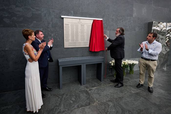 ETAk hildako nafarren zerrenda jarri dute Nafarroako Parlamentuan