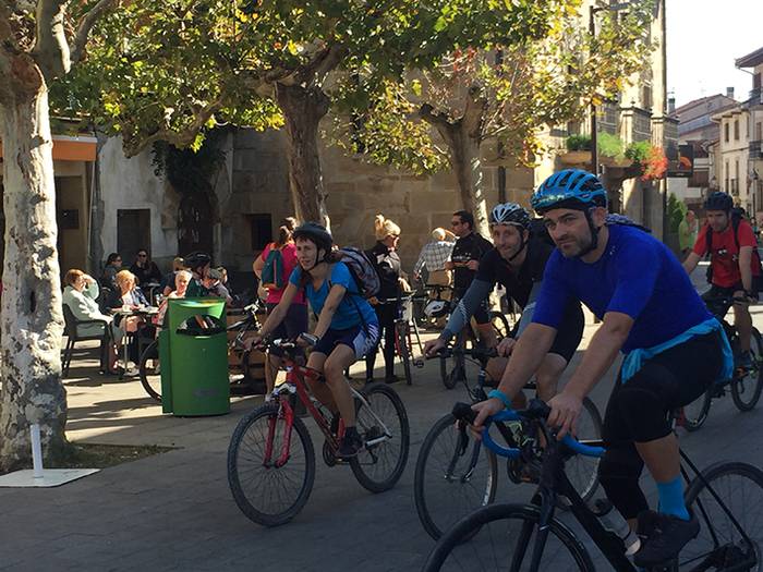 'La peluso' zikloturisten martxa. Goiz osoan zehar zumba, spinning, argazki eta mailloten erakusketa.