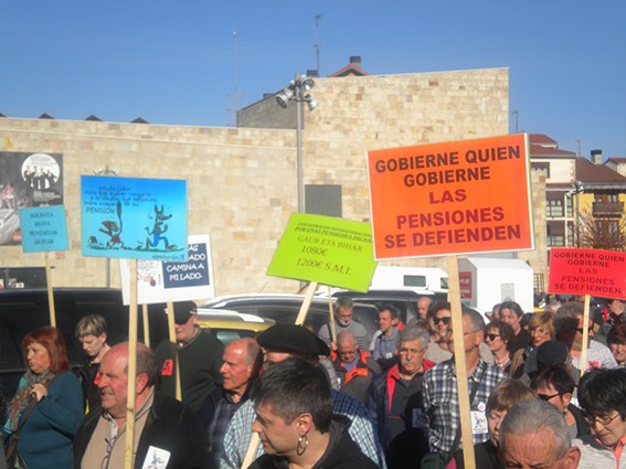 Pentsiodunek Aita Barandiaran egoitzara eramanen dute euren protesta