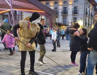 Zatamarro begi gorri, urtien behin etorri!