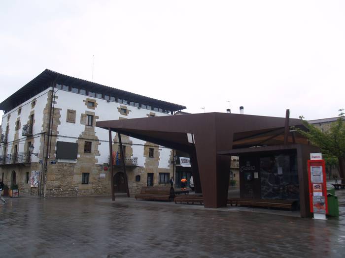 Lakuntzako berezko euskarak badu bere liburua