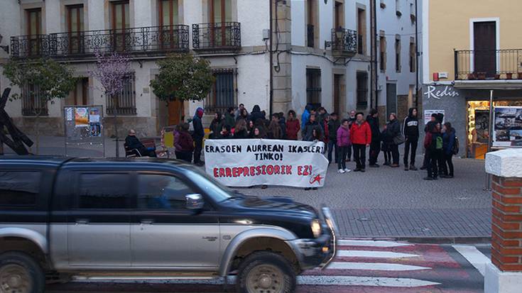 Ikasle eguneko identifikazioengatik gurasoen kexa eta salaketa