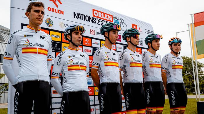 Iker Mintegi eta taldekideak Orlen Nations Grand Prixeko podiumean