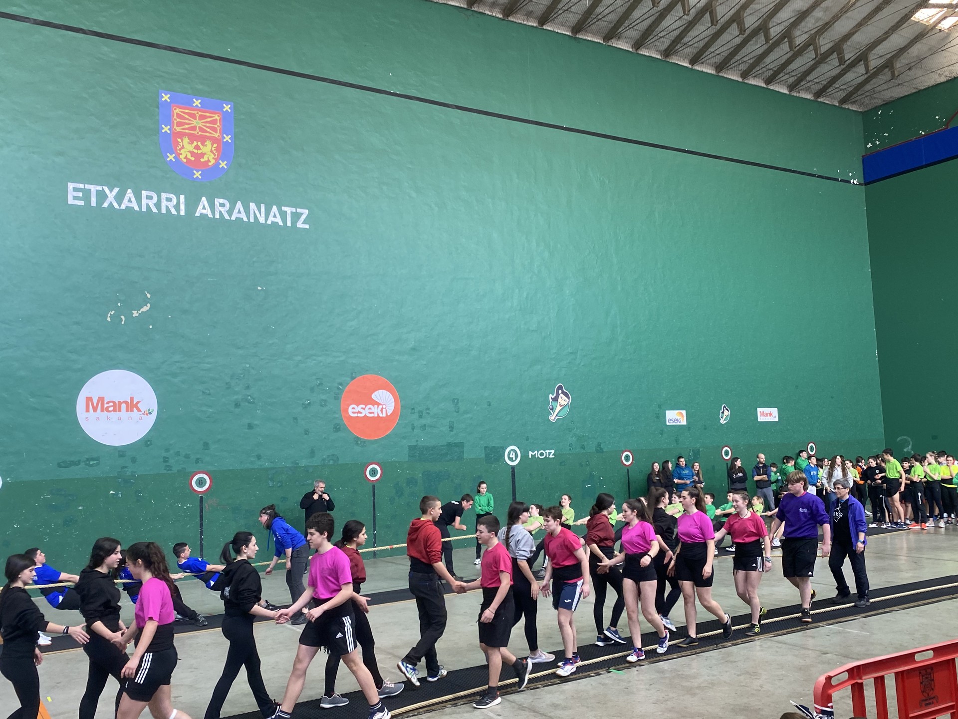Andra Mari txapeldun, eta Iñigo Aritza brontzezkoa