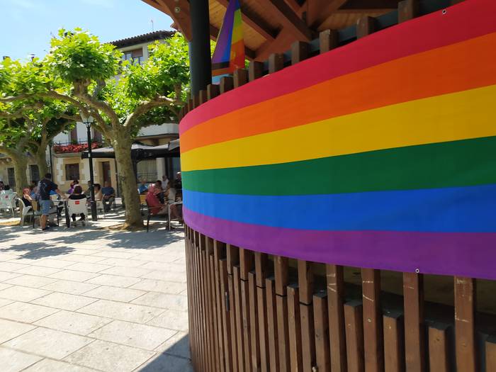 Ostadar bandera plazan
