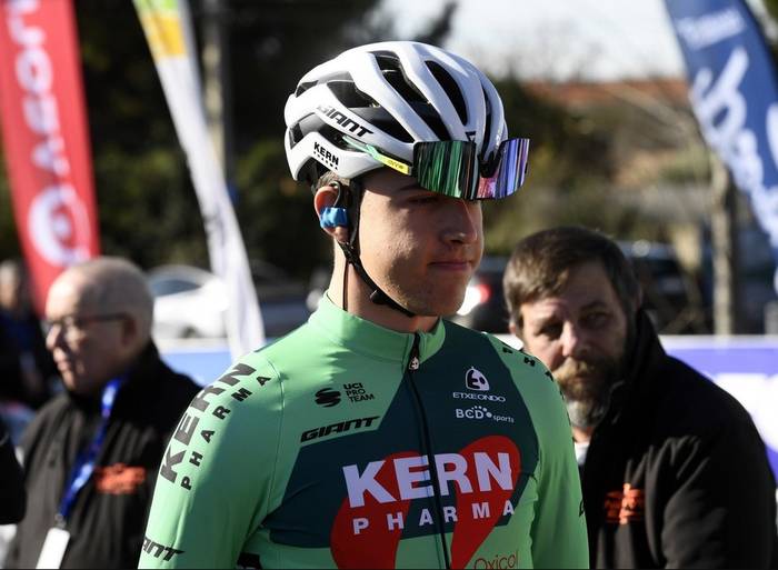 Tropel profesional eta amateur sakandarra, gora