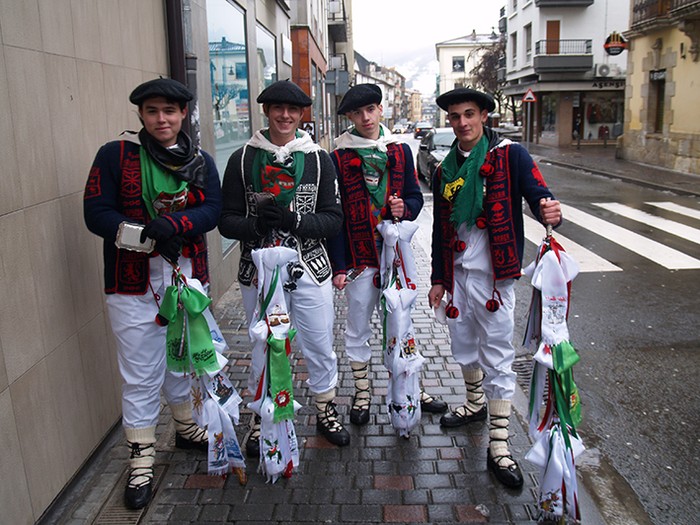 Kintoz bete dira kaleak - 17