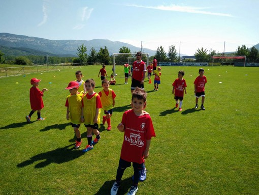 Osasuna Fundazioak Aste Santurako Futbol Campusak antolatu ditu, horietako bat Lakuntzan