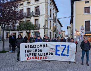 Arrazakeriaren kontrako egunean, protesta