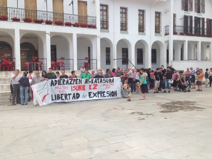 Adierazpen askatasunaren alde