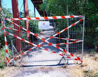 Oinezkoendako trenbide gaineko zubia itxi dute