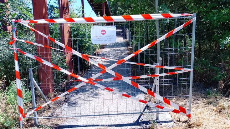 Oinezkoendako trenbide gaineko zubia itxi dute