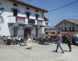 Lizarragako pisuak mustu dituzte