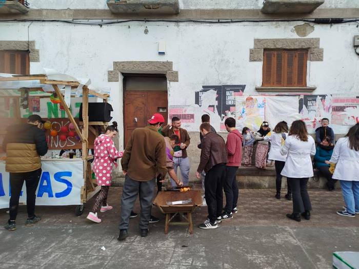 Aittun Haundiya eta Amin Ttikiya erre aurretik, inauteriak