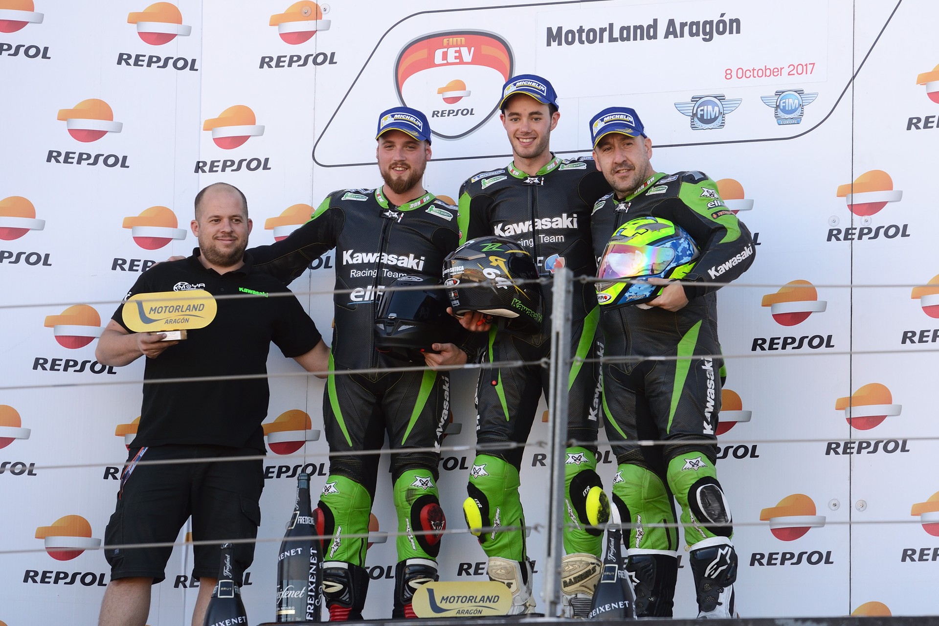 Olias primeran Kawasaki Z Cupeko Alcañizeko lasterketa bikoitzean