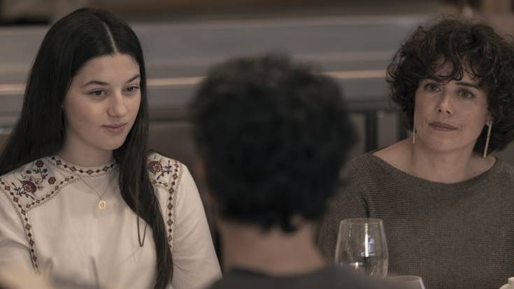 Politika. Feroz sariak, erronka arriskutsuen eragina,elur jausiak, antzerkia edo zinema,