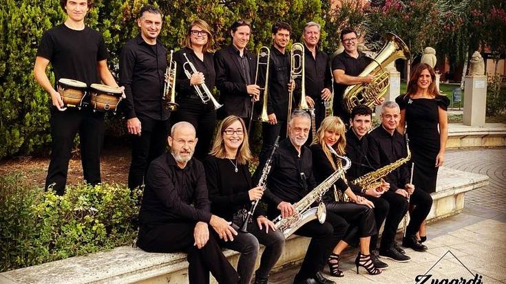 Zugardi Big Band taldea Irurtzunen zuzenean