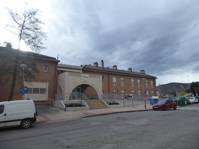 Adinduen egoitzako bederatzi lanpostu beteta