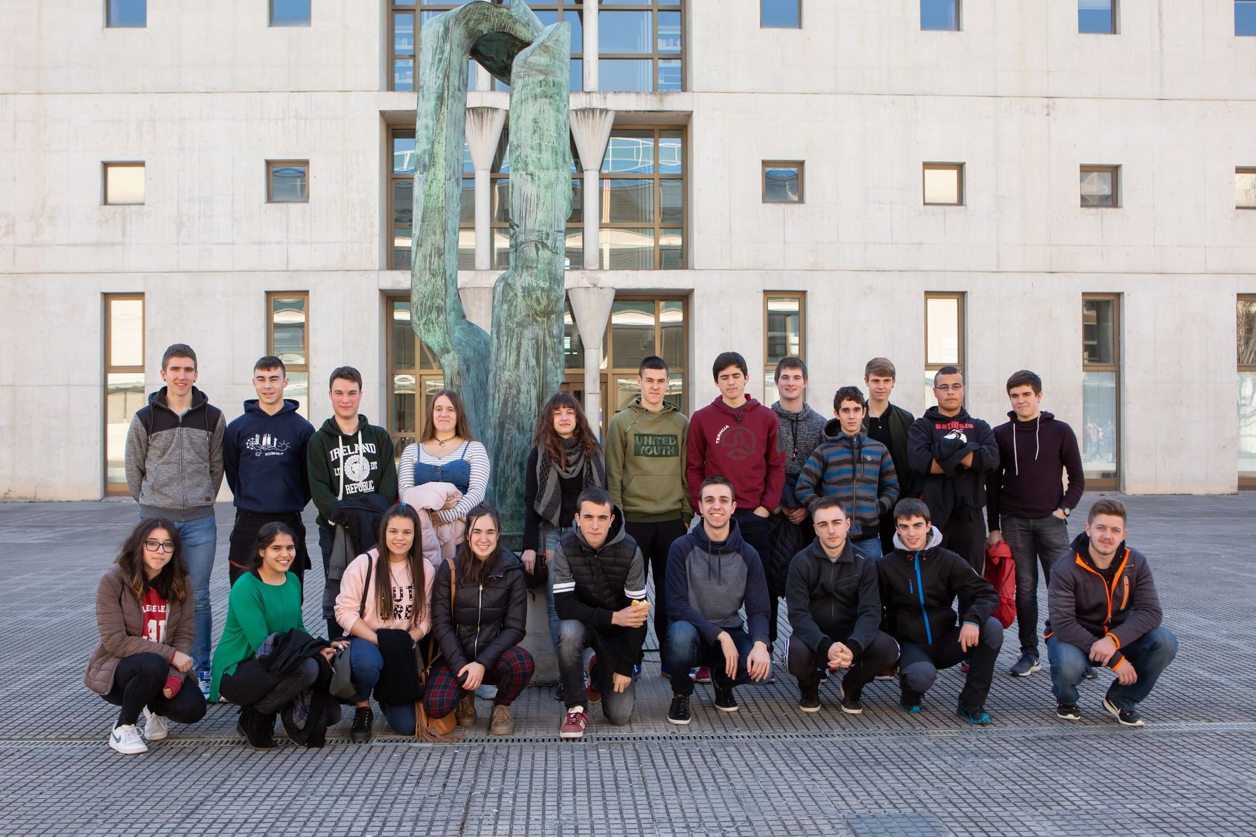 Institututik unibertsitate publikoa ezagutzera