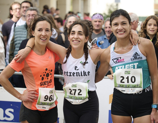 Maite Beregaña Orreaga-Zubiriko podiumean, eta Sergio Garcia de Eulate atean