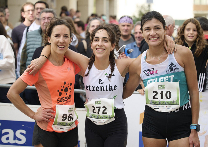 Maite Beregaña Orreaga-Zubiriko podiumean, eta Sergio Garcia de Eulate atean