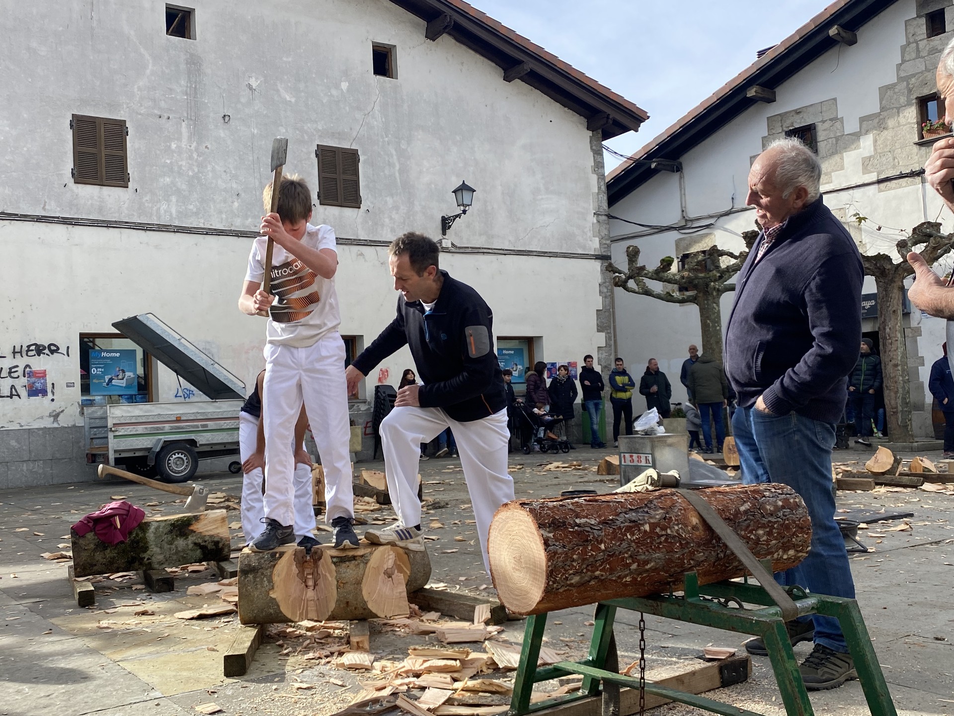 Etxarri Aranazko plaza Sakanako aizkolaritzaren erdigune