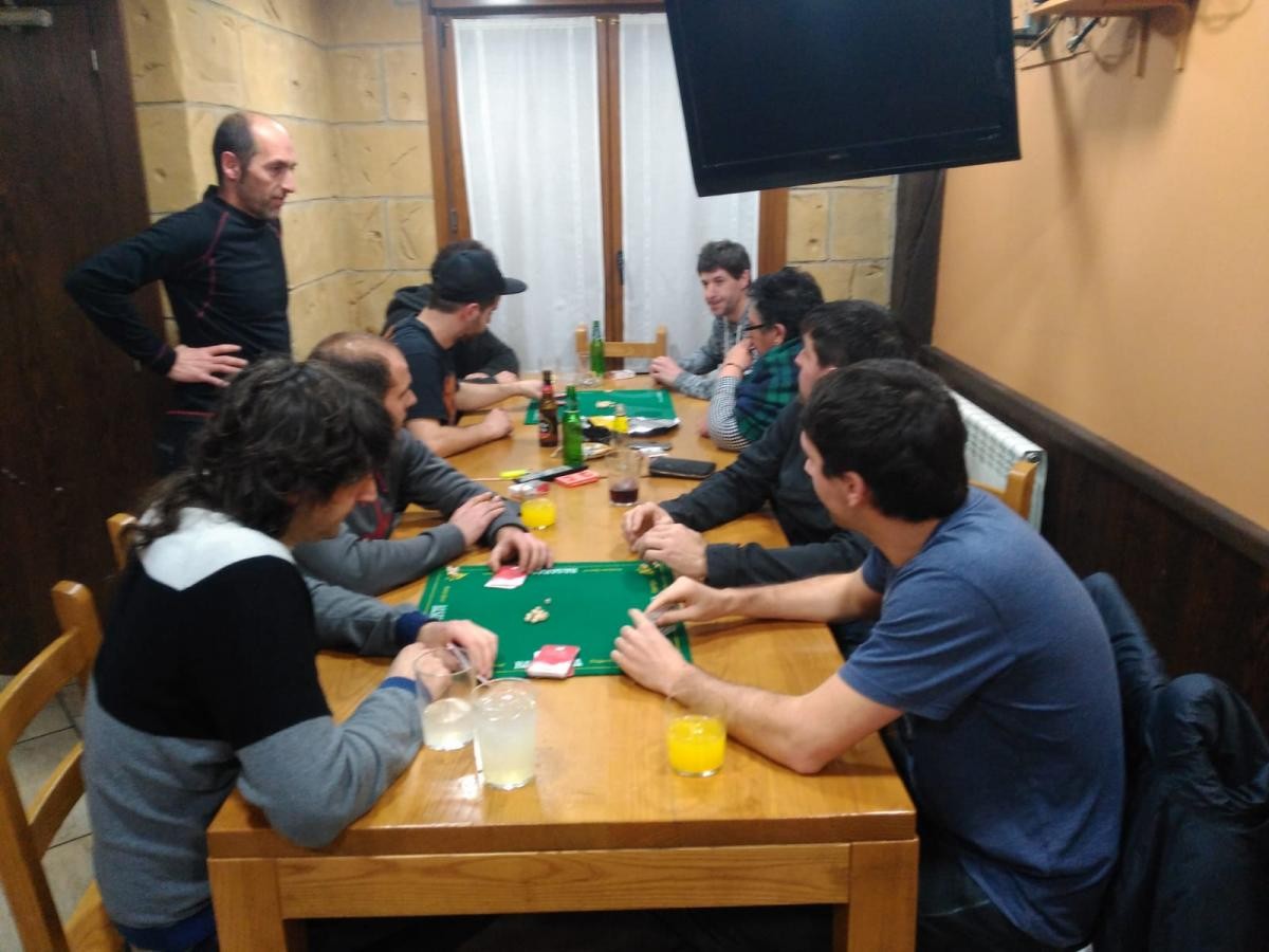 28 muslari sakandar Iruñean