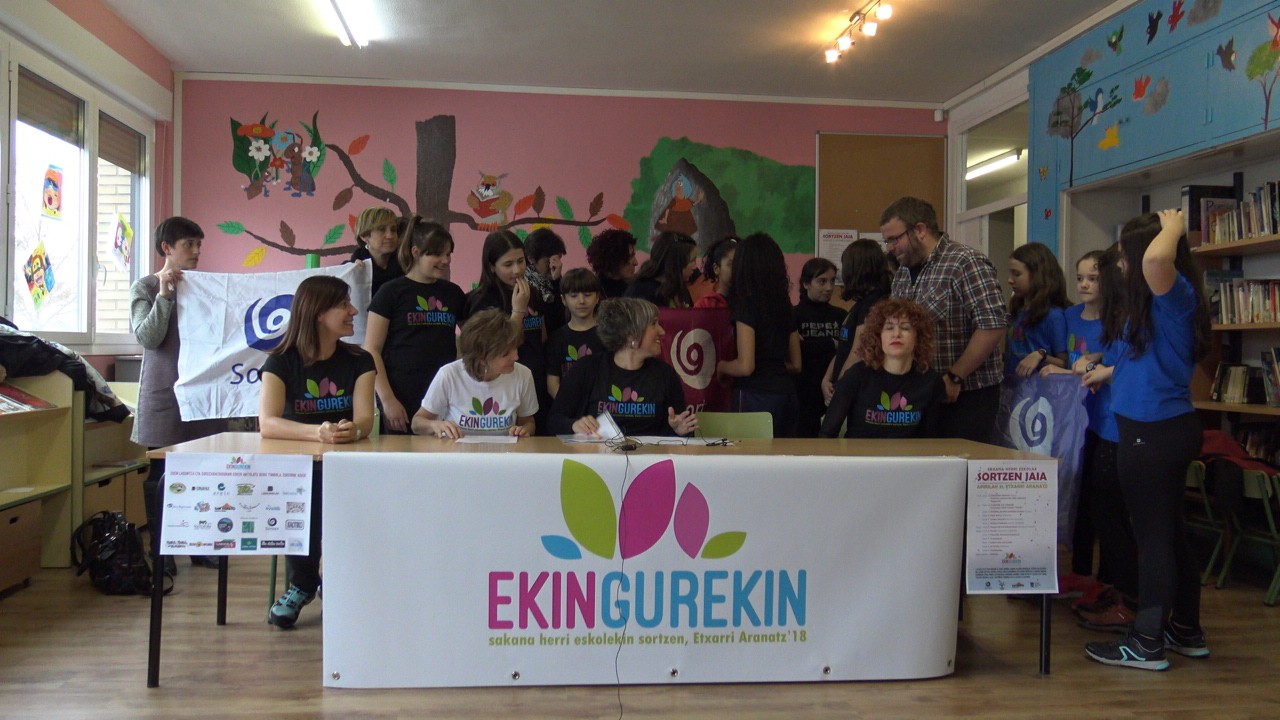 Ekin gurekin, eskola publikoek egindako deia
