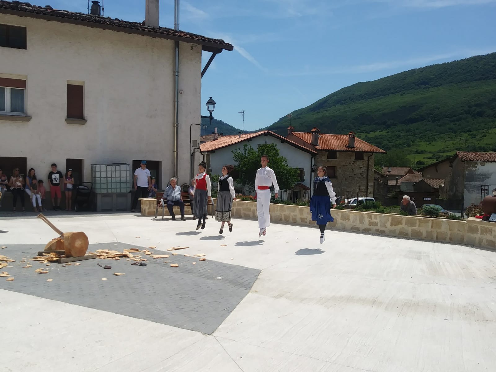 Dona Maria kalean egindako lanak mustuta