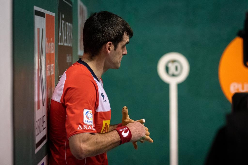 Dario gainetik pasa zitzaion