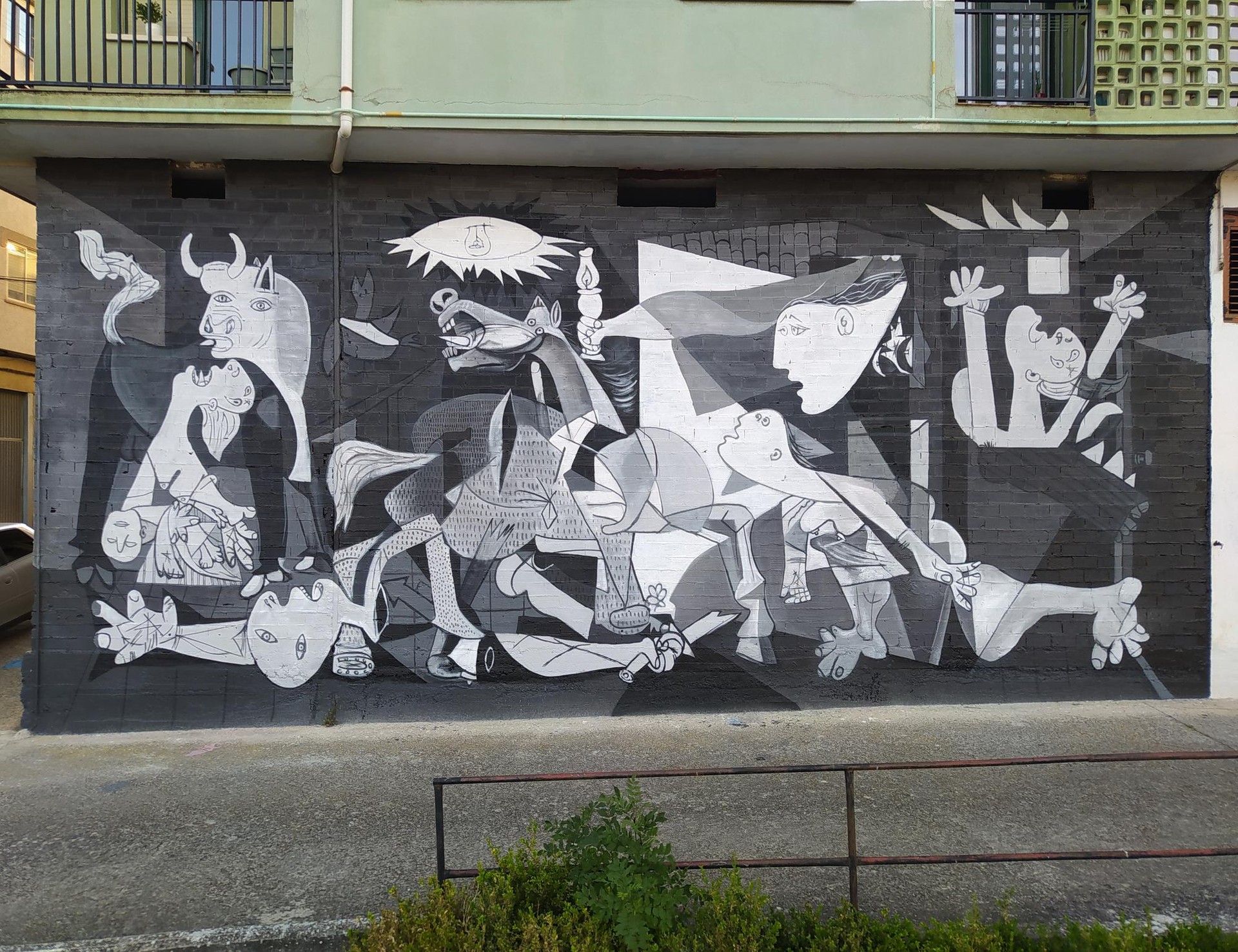 'Guernica' koadroa muralera eramana