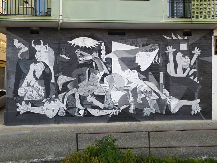 'Guernica' koadroa muralera eramana