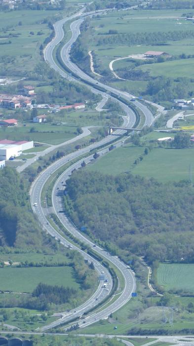 Eguneko zentroetara joateko garraio zerbitzua emateko deialdia