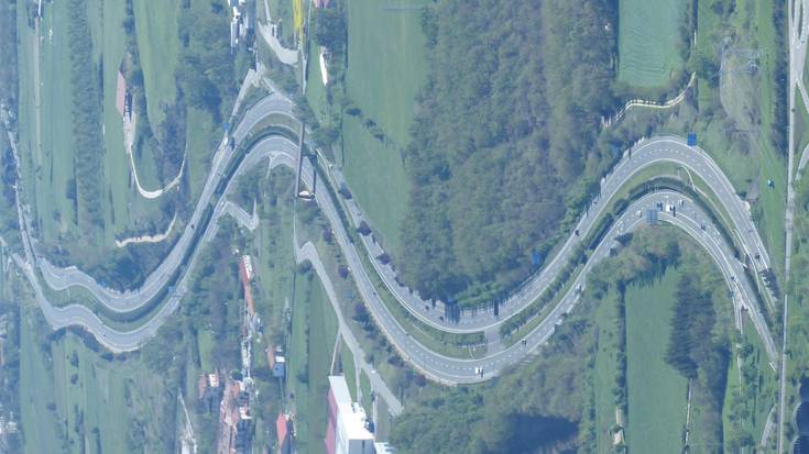 Eguneko zentroetara joateko garraio zerbitzua emateko deialdia