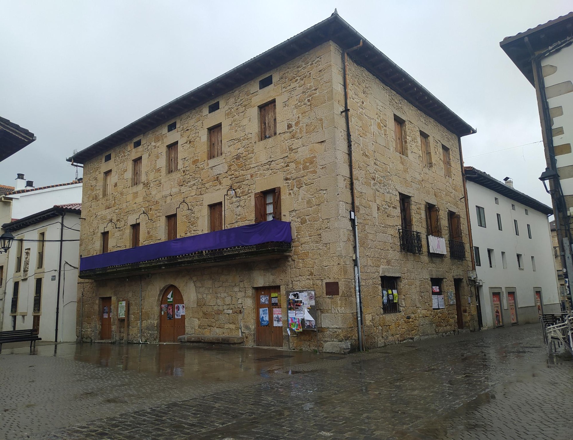 Barrako eta aretoko zerbitzari lana ikasteko ikastaroa