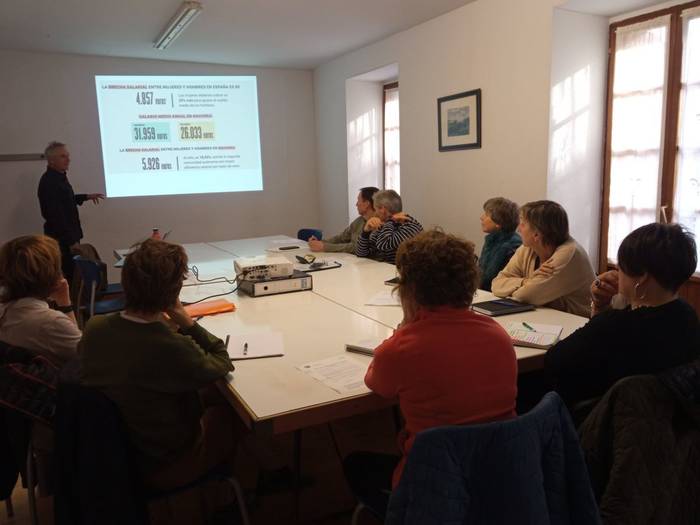 "Elkarrekin egon, elkar zaintzeko toki gutxi antolatu ditugu"