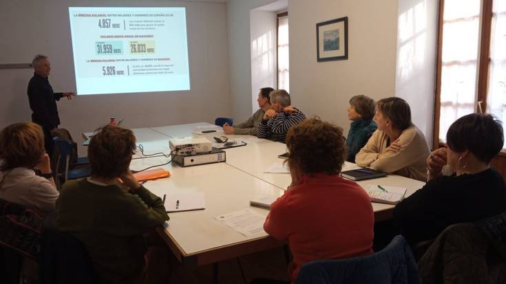 "Elkarrekin egon, elkar zaintzeko toki gutxi antolatu ditugu"