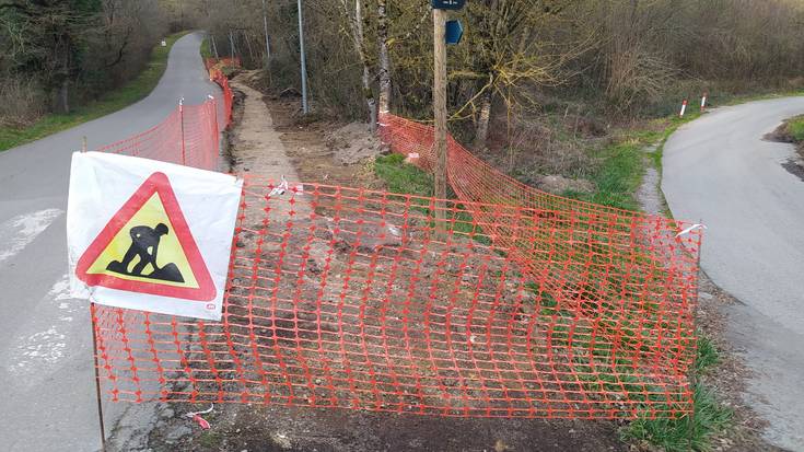 Bidegorria egiteko lanak basoan hasi dira