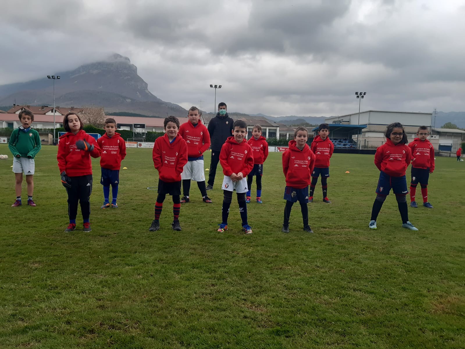 Osasuna Fundazioak udako futbol campusak antolatu ditu Altsasun, Etxarri Aranatzen, Lakuntzan eta Uharte Arakilen