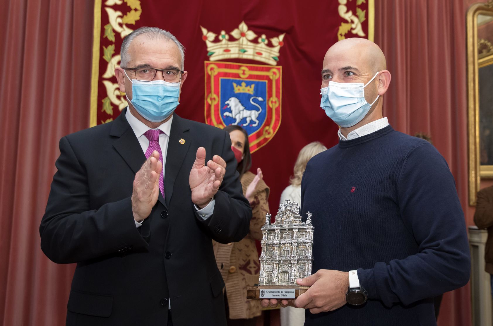 Iruñeko Udalak Ioseba Fernandez eta Ruth Arza omendu zituen