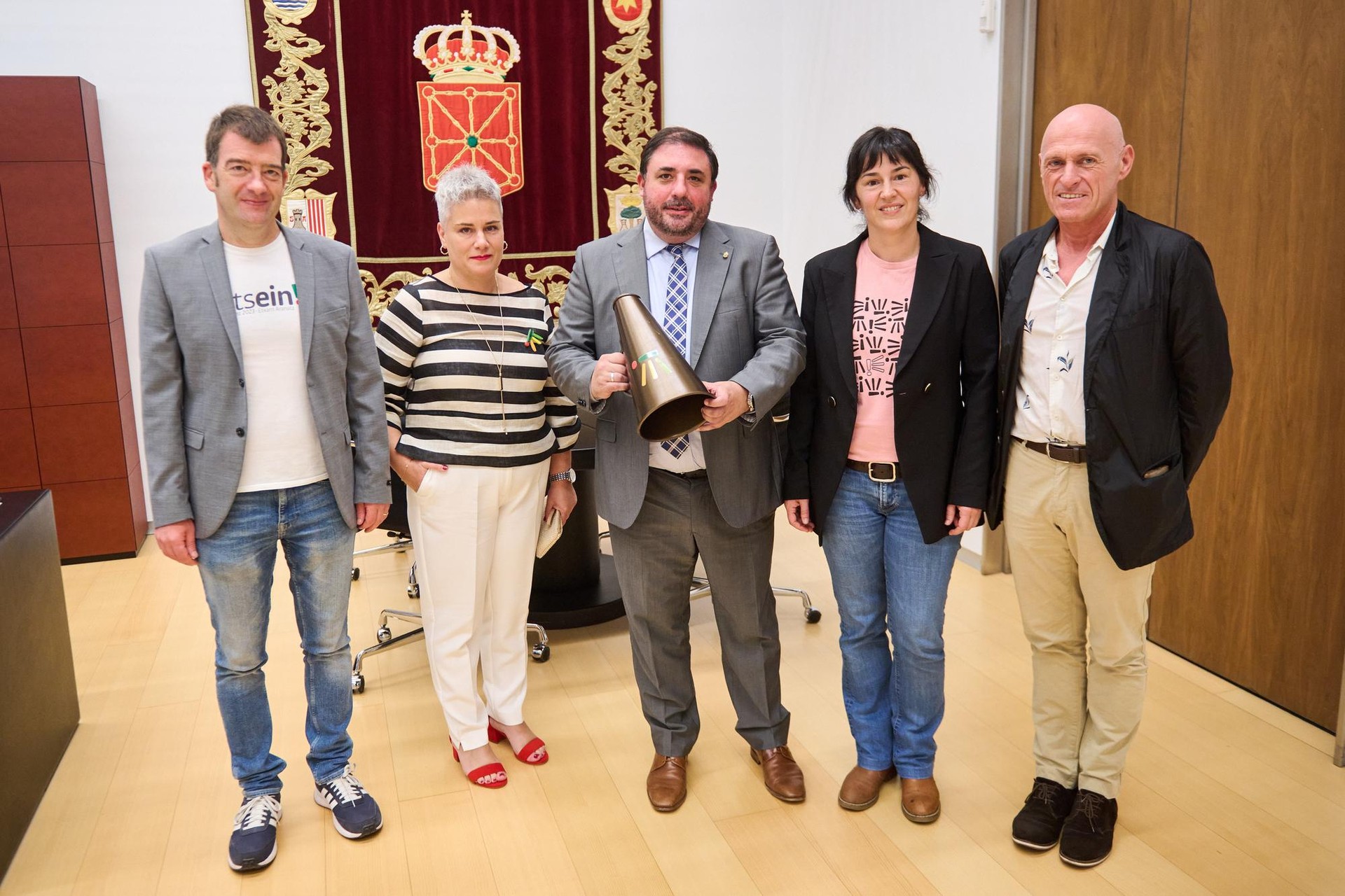Parlamentuko presidenteak Nafarroa Oinezen gonbidapena jaso du