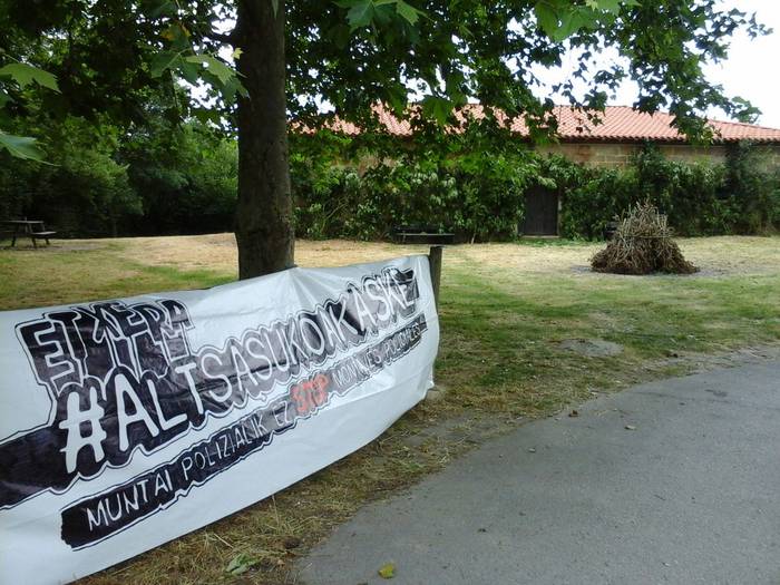 900 eurotan pankarta