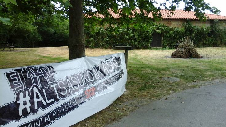 900 eurotan pankarta