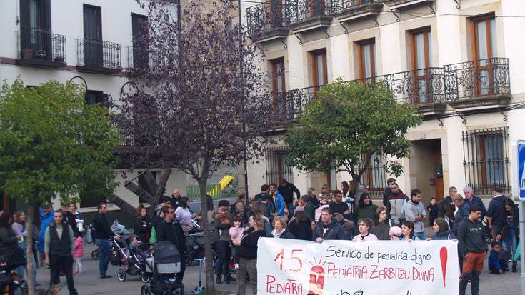 Pediatria zerbitzu duina eskatzeko, kalera