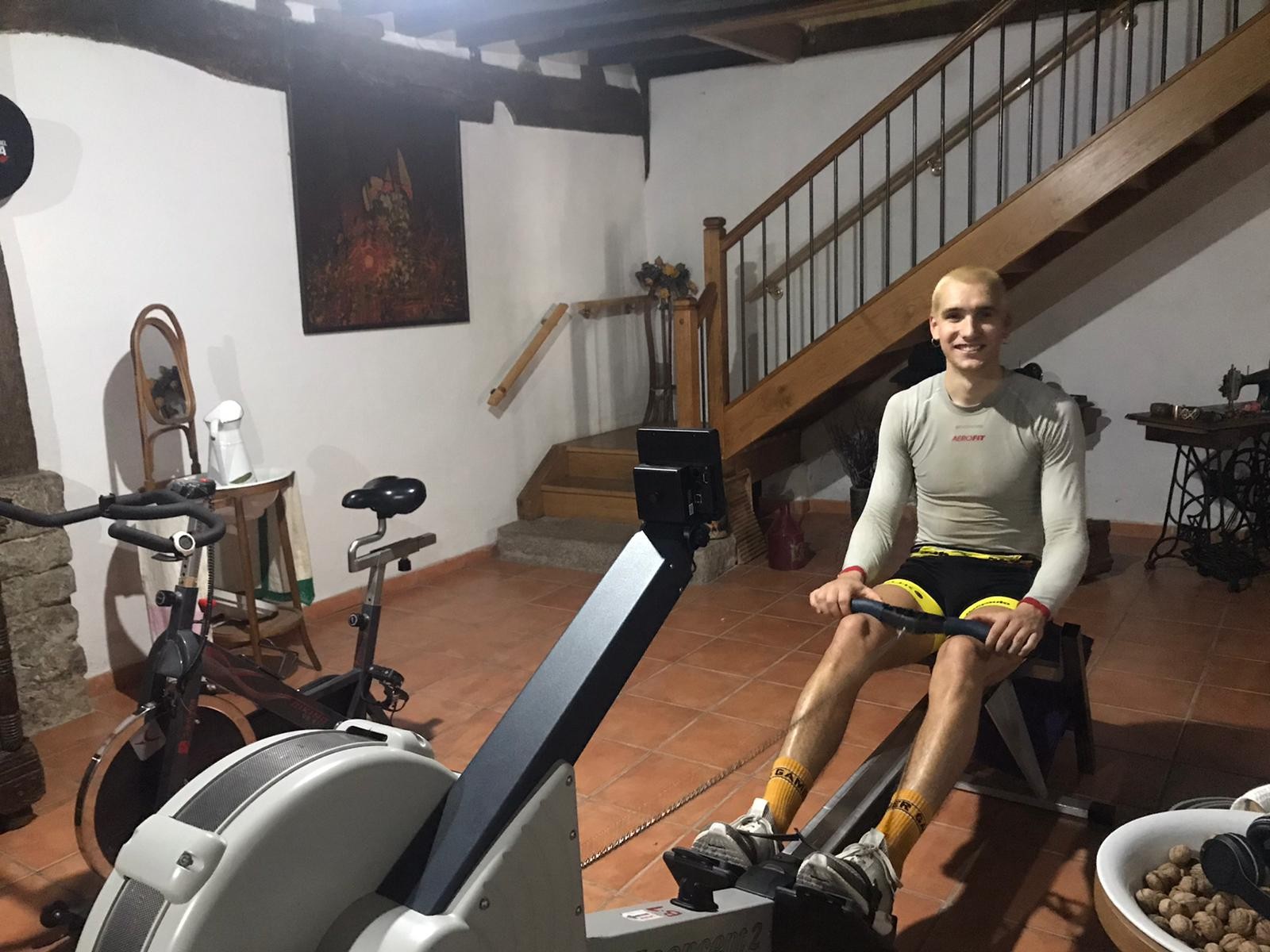 “Bakarrik entrenatzea gogorra egiten da; asteburuetan bideokonferentzian aritzen gara”