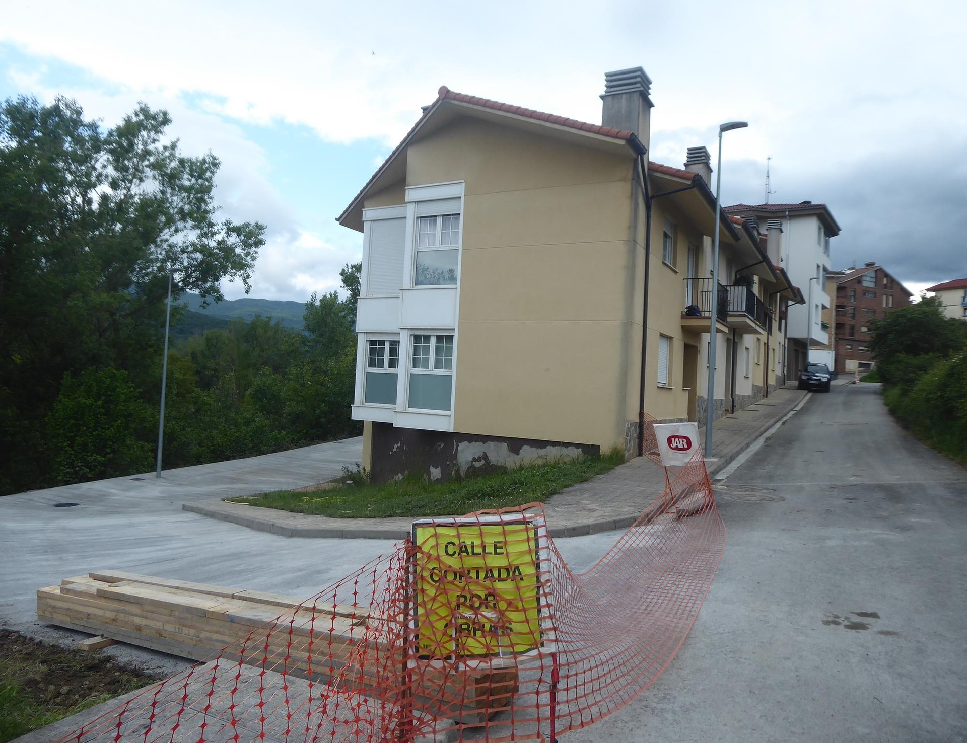 Inbertsioen artean eguzki plakak eta desinfekzio gunea