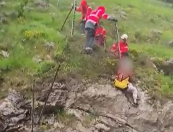 Bi pertsona erreskatatu dituzte Irurtzungo eremu malkartsu batean