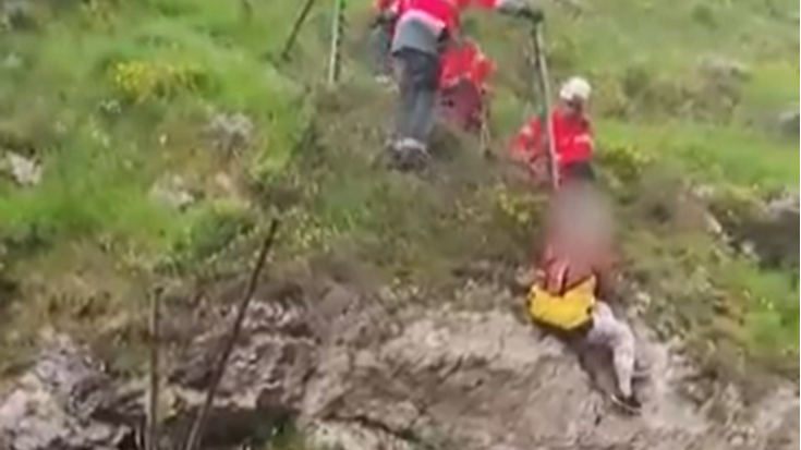 Bi pertsona erreskatatu dituzte Irurtzungo eremu malkartsu batean