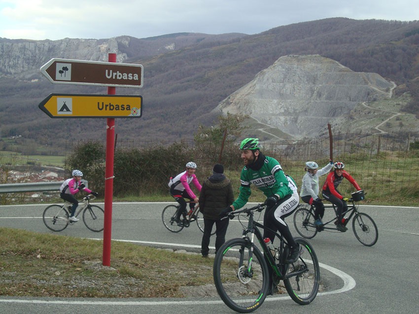 Denboraldiko azken pedalkadak Urbasara