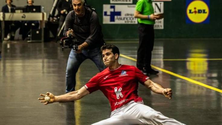 Pilota, larruzko pilota, areto futbola eta txirrindularitza